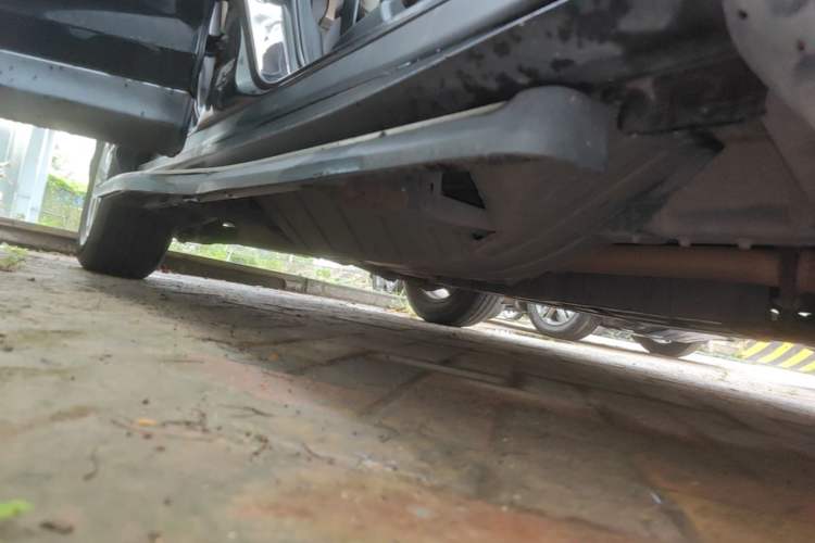 Used Honda CR-V 2015 2.4L two-wheel drive luxury version Right Side Sill