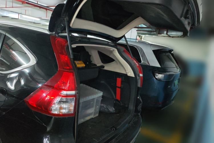 Used Honda CR-V 2015 2.4L four-wheel drive luxury version Trunk