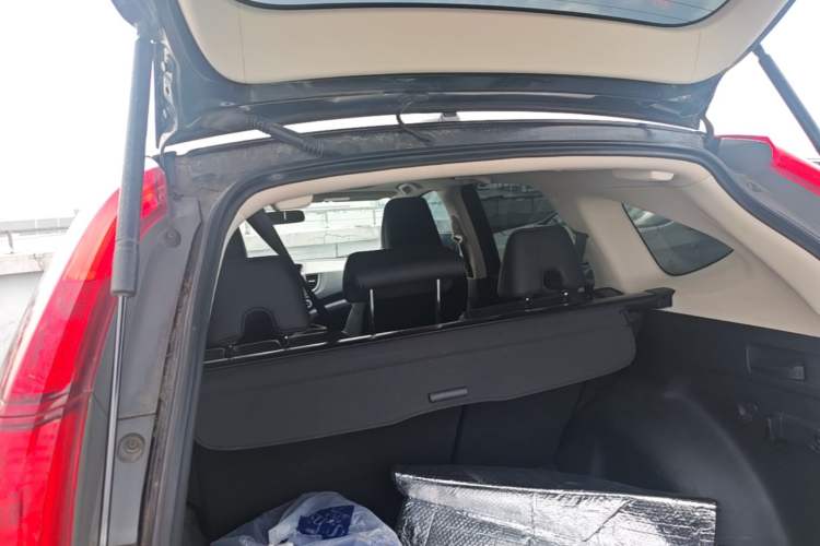 Used Honda CR-V 2015 2.4L two-wheel drive luxury version Trunk