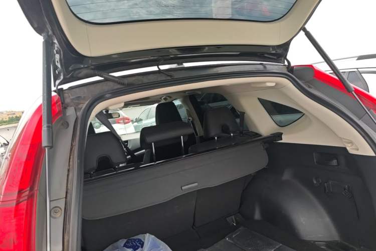 Used Honda CR-V 2015 2.4L two-wheel drive luxury version Trunk