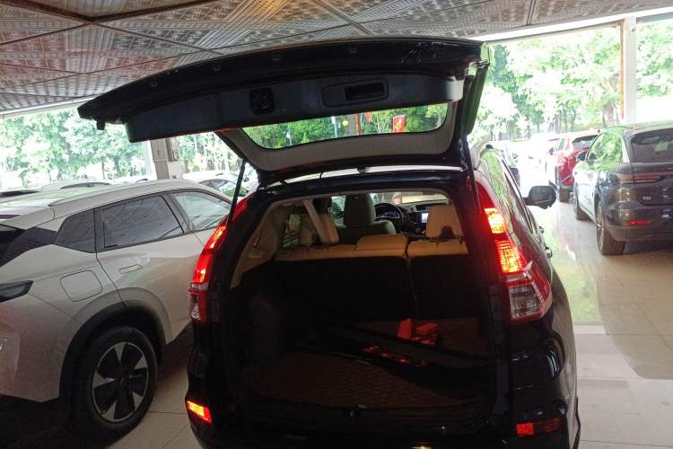 Used Honda CR-V 2015 2.4L four-wheel drive luxury version Trunk