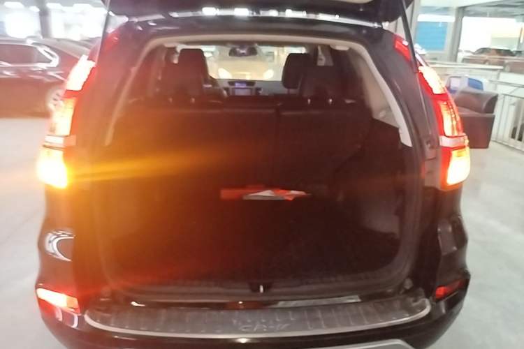 Used Honda CR-V 2015 2.4L two-wheel drive luxury version Trunk