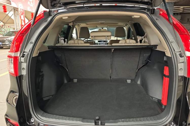 Used Honda CR-V 2015 2.4L four-wheel drive luxury version Trunk