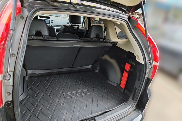 Used Honda CR-V 2015 2.4L two-wheel drive luxury version Trunk