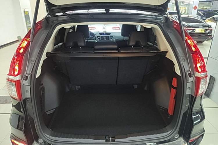 Used Honda CR-V 2015 2.4L two-wheel drive luxury version Trunk