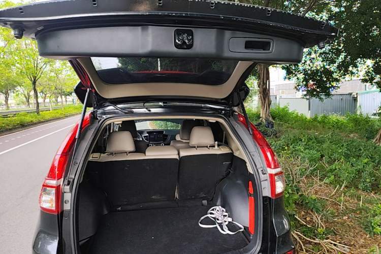 Used Honda CR-V 2015 2.0L two-wheel drive Fashion Edition Trunk
