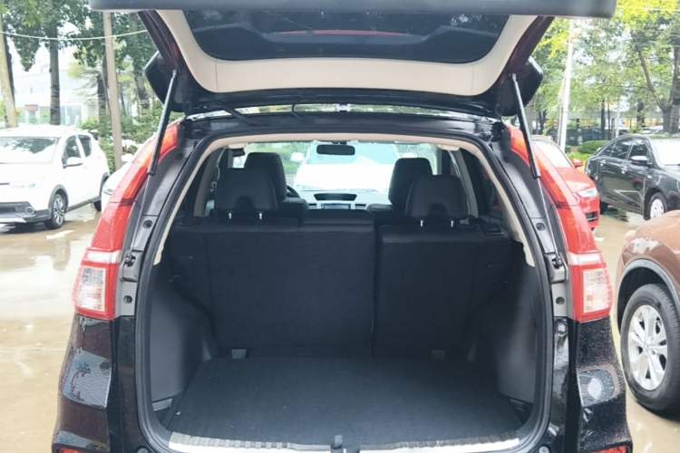 Used Honda CR-V 2015 2.4L two-wheel drive luxury version Trunk