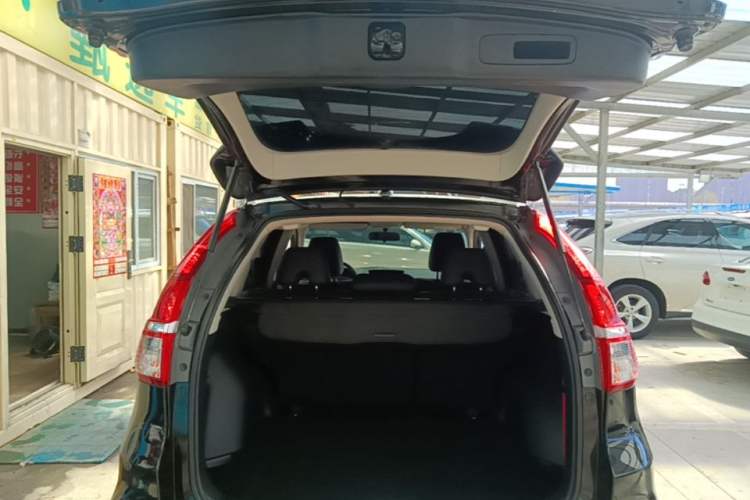 Used Honda CR-V 2015 2.4L two-wheel drive luxury version Trunk