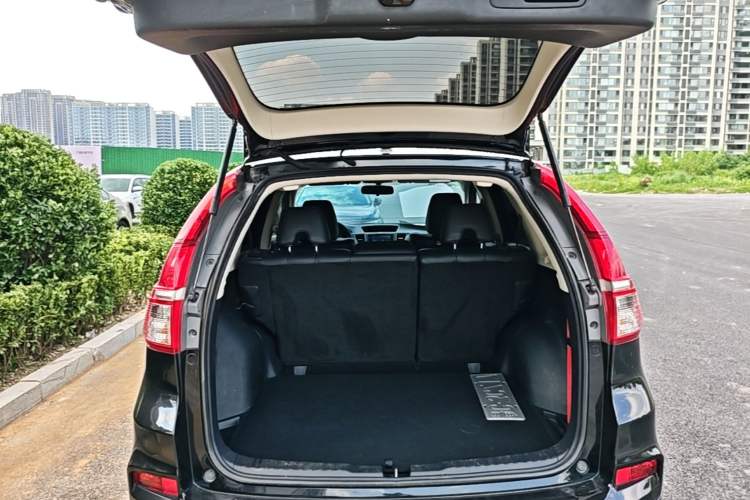Used Honda CR-V 2015 2.4L two-wheel drive luxury version Trunk