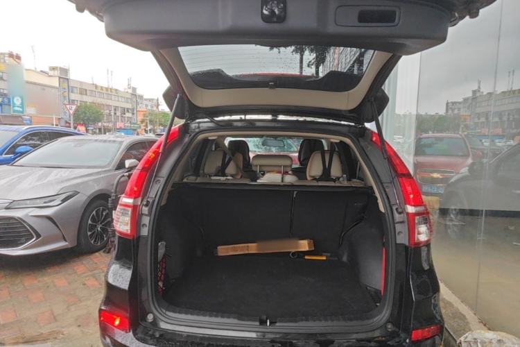 Used Honda CR-V 2015 2.4L two-wheel drive luxury version Trunk