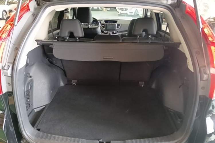 Used Honda CR-V 2015 2.4L two-wheel drive luxury version Trunk