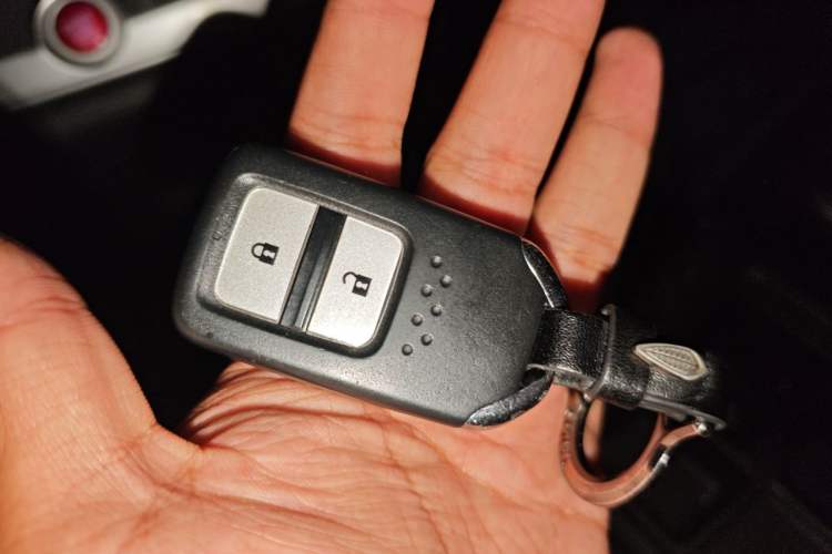 Used Honda CR-V 2015 2.4L two-wheel drive luxury version Vehicle Key