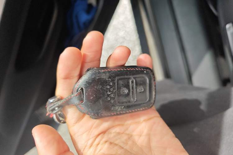 Used Honda CR-V 2015 2.4L two-wheel drive luxury version Vehicle Key