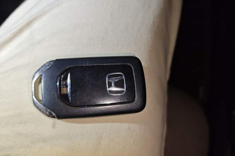 Used Honda CR-V 2015 2.4L two-wheel drive luxury version Vehicle Key