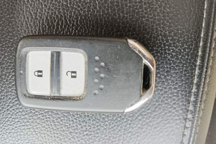 Used Honda CR-V 2015 2.4L two-wheel drive luxury version Vehicle Key