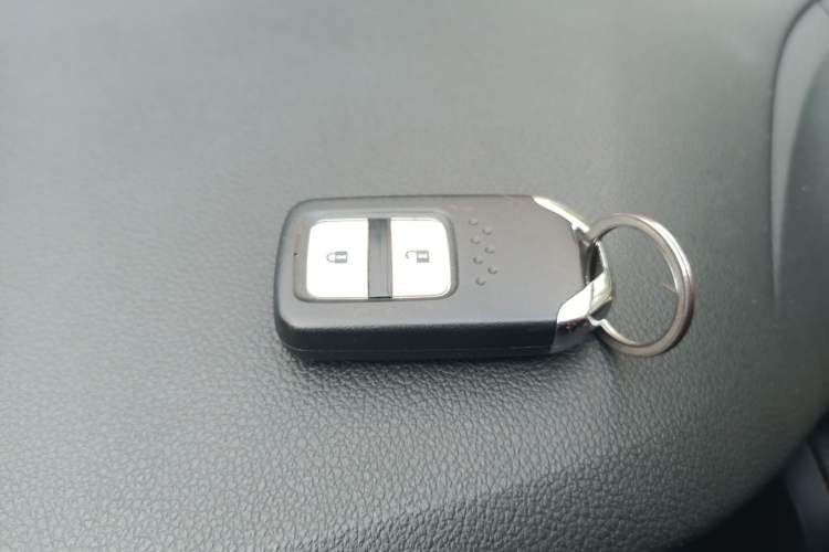 Used Honda CR-V 2015 2.4L two-wheel drive luxury version Vehicle Key