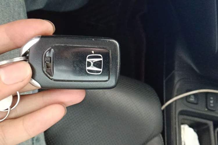 Used Honda CR-V 2015 2.4L two-wheel drive luxury version Vehicle Key