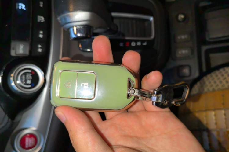 Used Honda CR-V 2015 2.4L two-wheel drive luxury version Vehicle Key