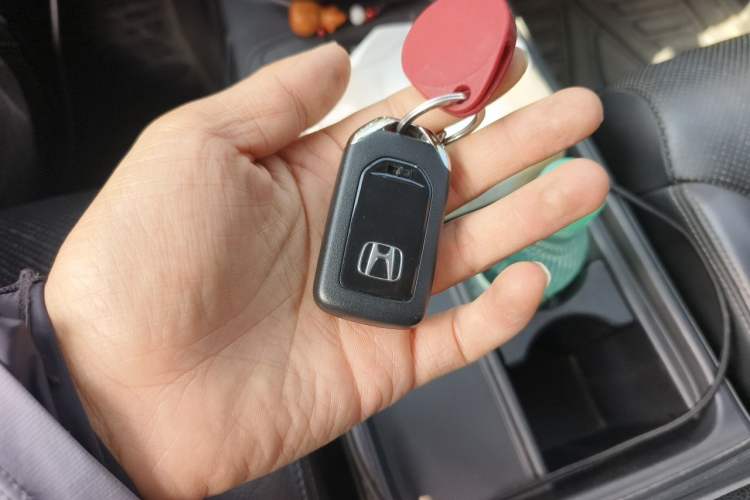 Used Honda CR-V 2015 2.4L two-wheel drive luxury version Vehicle Key