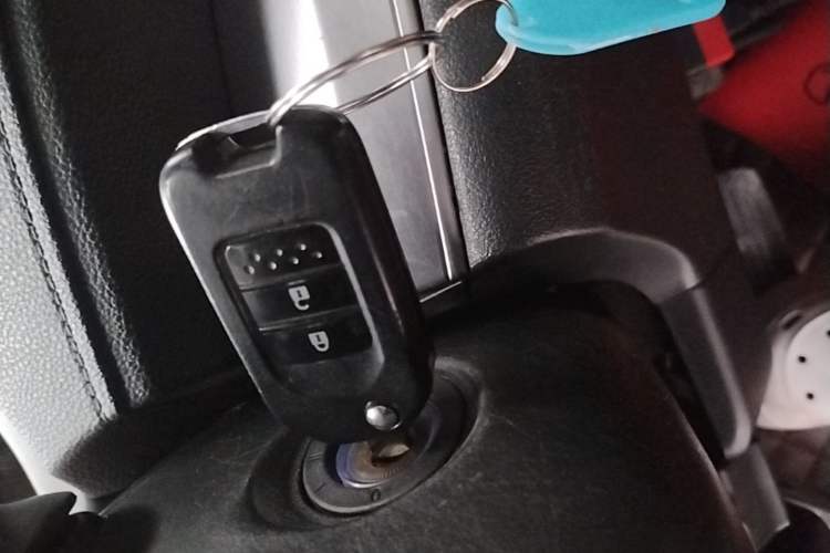 Used Honda CR-V 2015 2.0L two-wheel drive urban version Vehicle Key