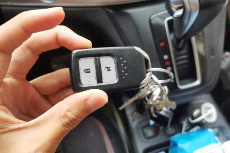 Used Honda CR-V 2015 2.4L four-wheel drive luxury version Vehicle Key