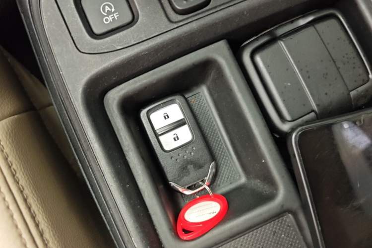 Used Honda CR-V 2015 2.4L four-wheel drive luxury version Vehicle Key