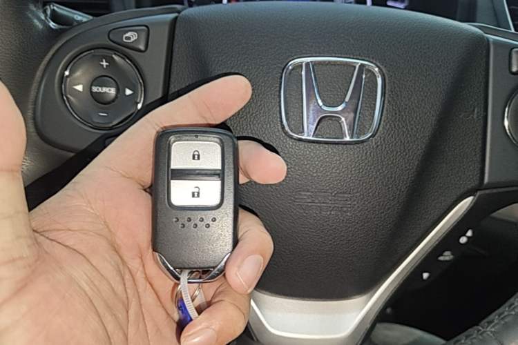 Used Honda CR-V 2015 2.4L two-wheel drive luxury version Vehicle Key