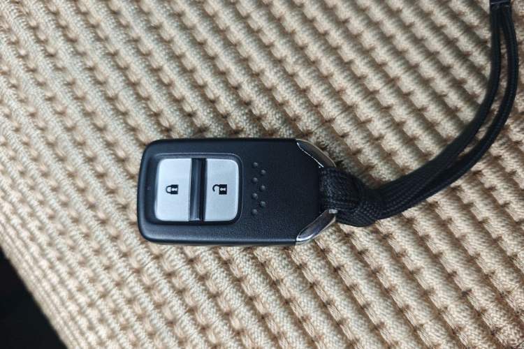 Used Honda CR-V 2015 2.4L four-wheel drive luxury version Vehicle Key