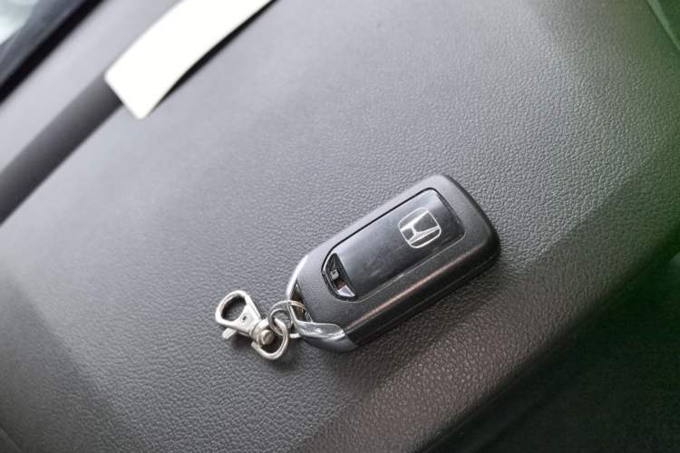 Used Honda CR-V 2015 2.4L two-wheel drive luxury version Vehicle Key