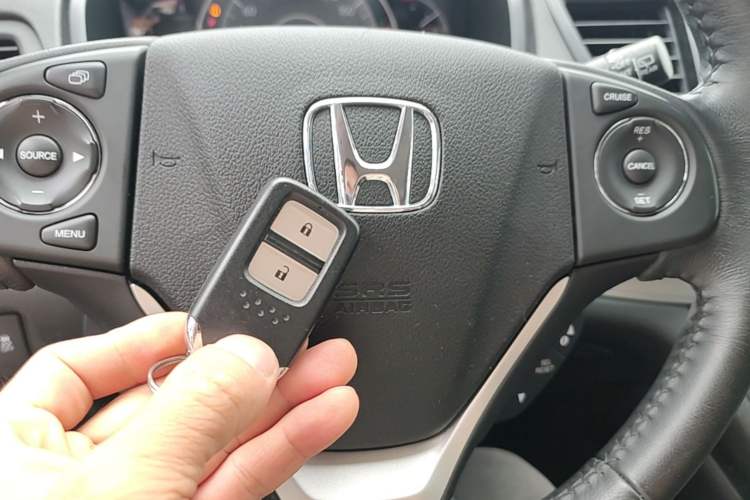 Used Honda CR-V 2015 2.4L two-wheel drive luxury version Vehicle Key