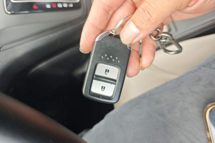 Used Honda CR-V 2015 2.0L Four-Wheel Drive Fashion Edition Vehicle Key
