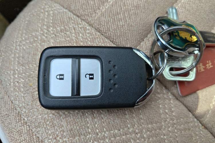 Used Honda CR-V 2015 2.4L four-wheel drive luxury version Vehicle Key
