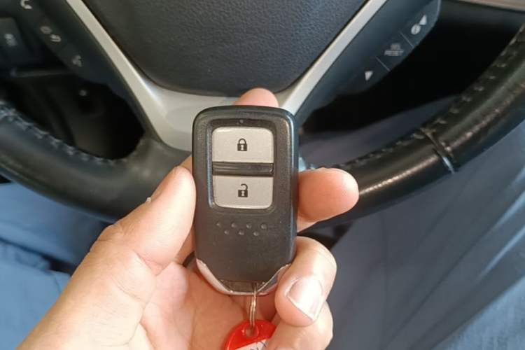 Used Honda CR-V 2015 2.4L two-wheel drive luxury version Vehicle Key