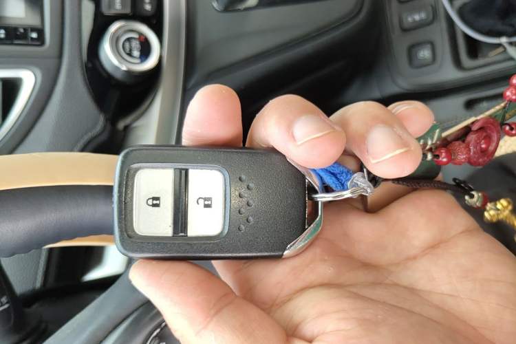 Used Honda CR-V 2015 2.4L two-wheel drive luxury version Vehicle Key