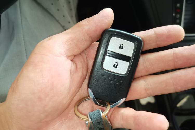 Used Honda CR-V 2015 2.4L two-wheel drive luxury version Vehicle Key