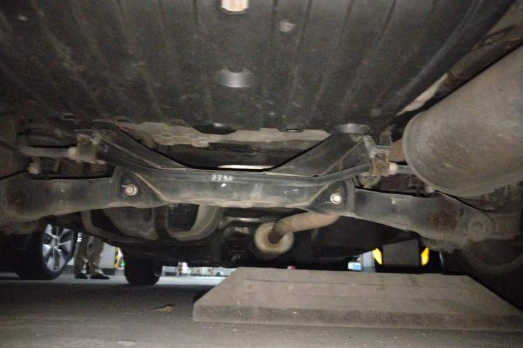 Used Honda CR-V 2015 2.4L two-wheel drive luxury version Chassis Rear