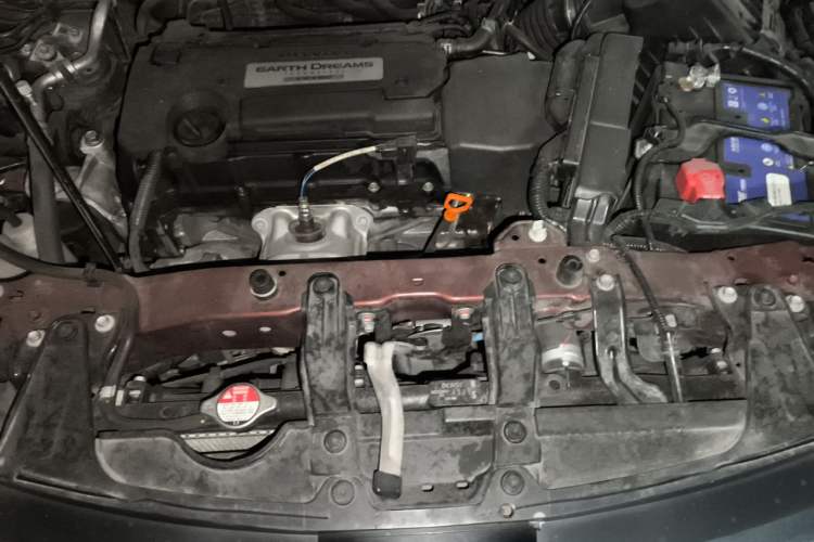 Used Honda CR-V 2015 2.4L four-wheel drive luxury version Engine Bay