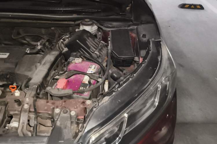 Used Honda CR-V 2015 2.4L two-wheel drive luxury version Engine Bay Left
