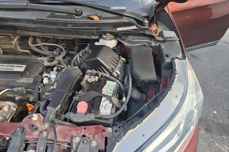 Used Honda CR-V 2015 2.4L two-wheel drive luxury version Engine Bay Left