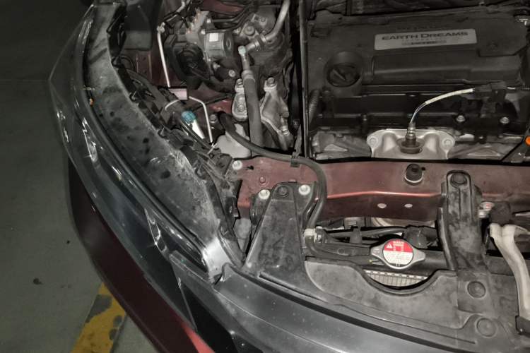 Used Honda CR-V 2015 2.4L four-wheel drive luxury version Engine Bay Right