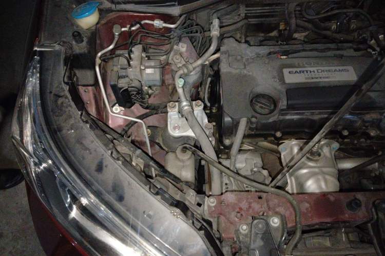 Used Honda CR-V 2015 2.4L two-wheel drive luxury version Engine Bay Right