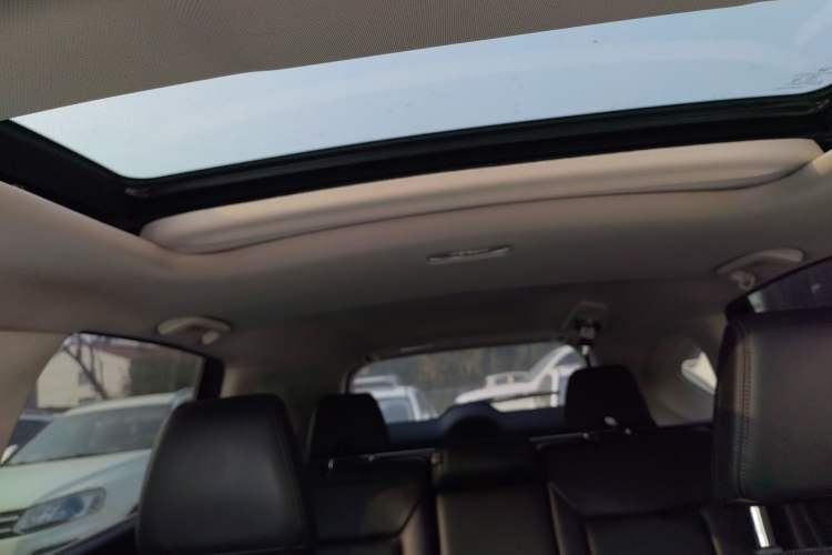 Used Honda CR-V 2015 2.4L four-wheel drive luxury version Headliner