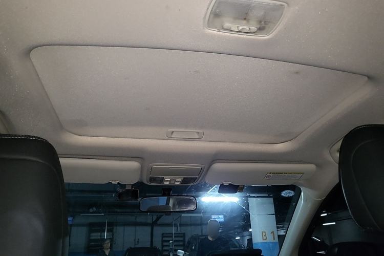 Used Honda CR-V 2015 2.4L four-wheel drive luxury version Headliner