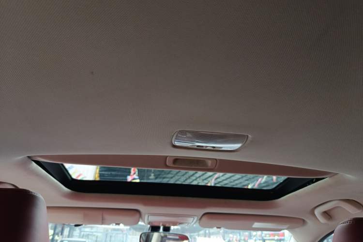 Used Honda CR-V 2015 2.4L two-wheel drive luxury version Headliner