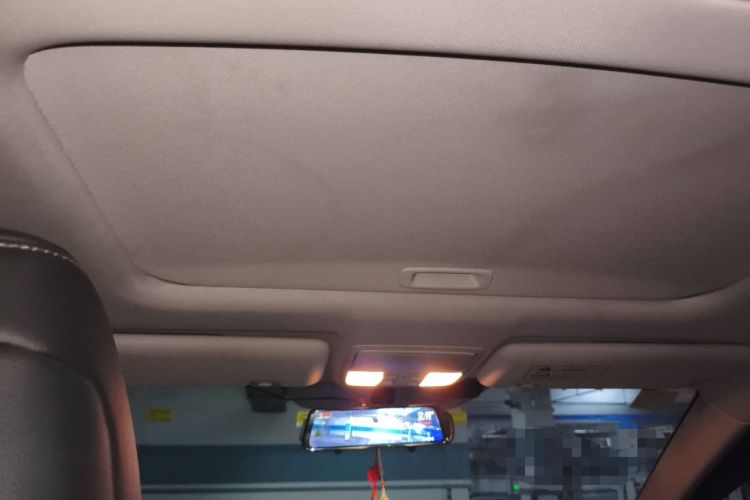 Used Honda CR-V 2015 2.4L two-wheel drive luxury version Headliner