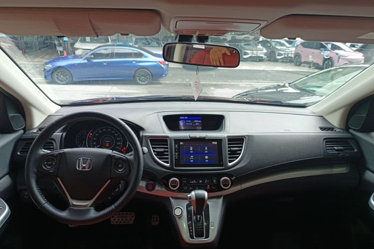 Used Honda CR-V 2015 2.4L two-wheel drive luxury version Interior 2
