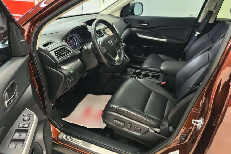 Used Honda CR-V 2015 2.4L four-wheel drive luxury version Interior 2