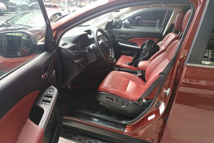Used Honda CR-V 2015 2.4L two-wheel drive luxury version Interior 3
