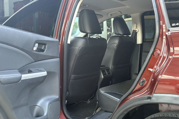 Used Honda CR-V 2015 2.4L two-wheel drive luxury version Interior 3