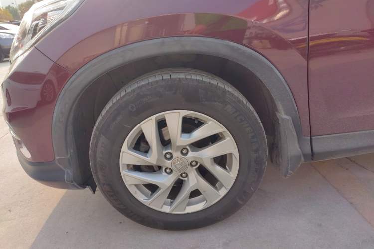 Used Honda CR-V 2015 2.4L four-wheel drive luxury version Left Front Wheel Hub